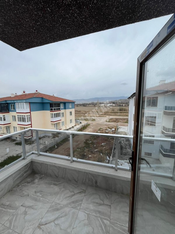 AFYON ÜÇOK EMLAKTAN MAREŞAL F ÇAKMAK MAH SATILIK 2+1 SIFIR LÜX DAİRELER 