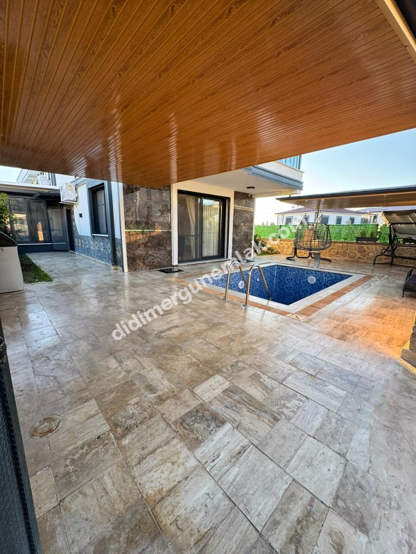 DİDİM HİSAR MAHALLESİNDE EŞYALI,AYRI MUTFAKLI, HAVUZLU KAPALI GARAJLI LÜKS 3+1 FIRSAT SATILIK MÜSTAKİL VİLLA