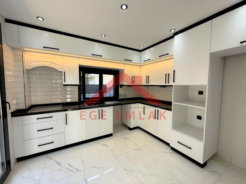 Didim Merkezde Satılık 4+1 Ayrı Mutfaklı Villa