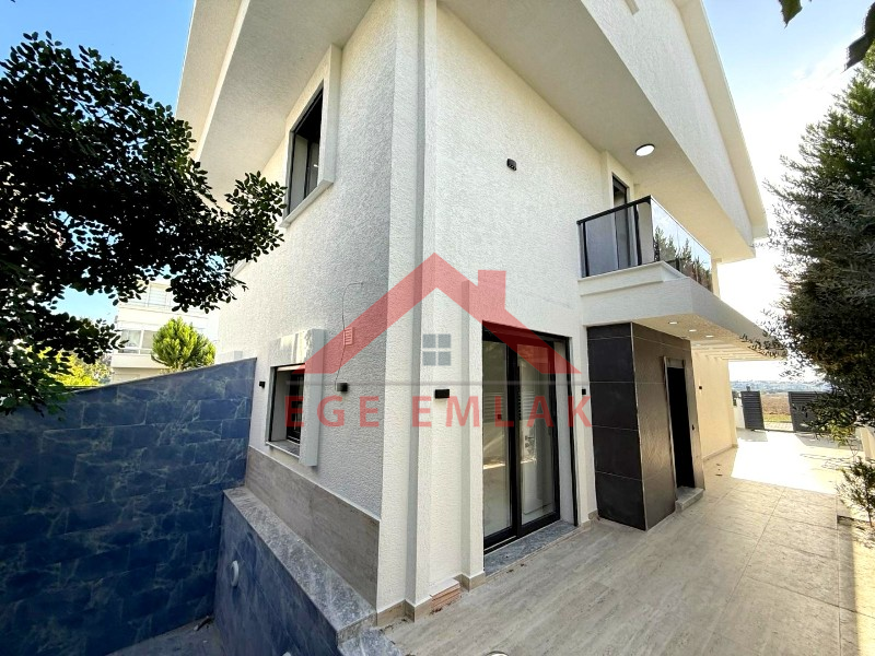 Didim Merkezde Satılık 4+1 Ayrı Mutfaklı Villa