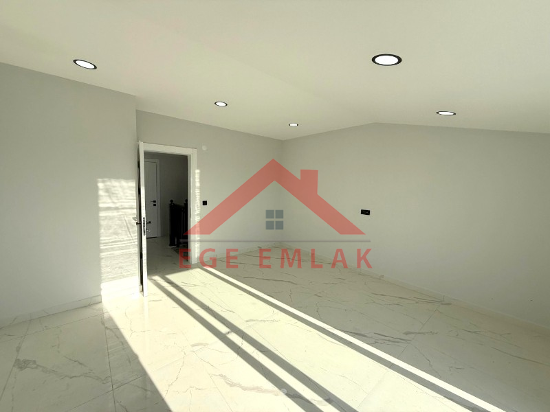 Didim Merkezde Satılık 4+1 Ayrı Mutfaklı Villa