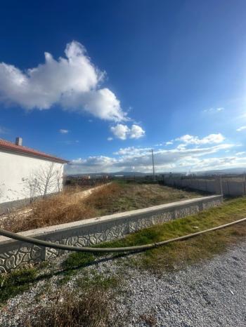 AFYON ÜÇOK EMLAKTAN SALAR DEVLET PARKI YANI SATILIK 300M² İMARLI ARSA