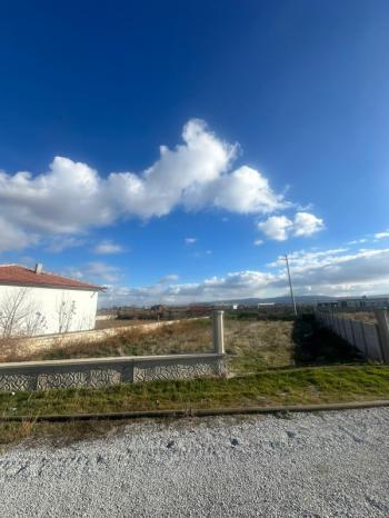 AFYON ÜÇOK EMLAKTAN SALAR DEVLET PARKI YANI SATILIK 300M² İMARLI ARSA