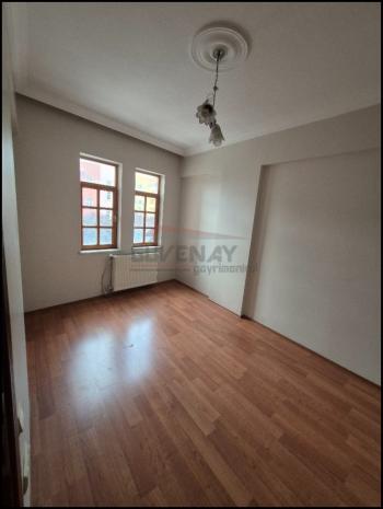 GÜVENAY - ÇORUM ÜÇTUTLAR FATİH SULTAN MEHMET İLKOKULU KARŞISI KİRALIK DAİRE 