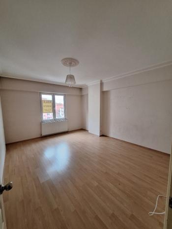 GÜVENAY - ÇORUM BAHÇELİEVLER BAHABEY CADDE ÜZERİ KİRALIK 3+1 DAİRE 