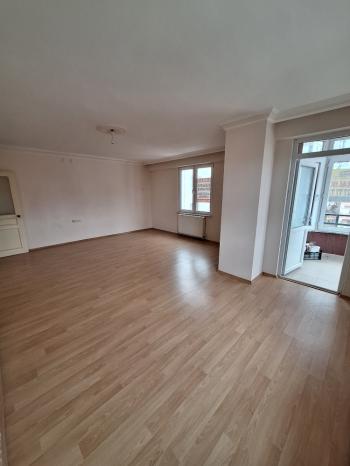 GÜVENAY - ÇORUM BAHÇELİEVLER BAHABEY CADDE ÜZERİ KİRALIK 3+1 DAİRE 