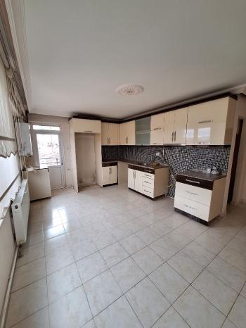 GÜVENAY - ÇORUM BAHÇELİEVLER BAHABEY CADDE ÜZERİ KİRALIK 3+1 DAİRE 