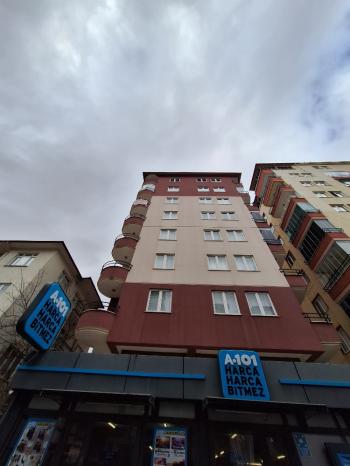 GÜVENAY - ÇORUM BAHÇELİEVLER BAHABEY CADDE ÜZERİ KİRALIK 3+1 DAİRE 
