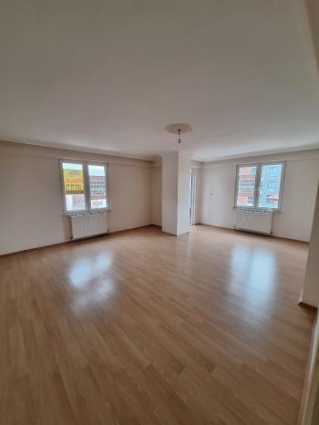 GÜVENAY - ÇORUM BAHÇELİEVLER BAHABEY CADDE ÜZERİ KİRALIK 3+1 DAİRE 