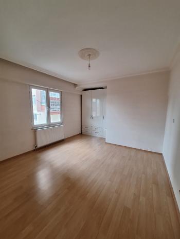 GÜVENAY - ÇORUM BAHÇELİEVLER BAHABEY CADDE ÜZERİ KİRALIK 3+1 DAİRE 