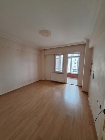 GÜVENAY - ÇORUM BAHÇELİEVLER BAHABEY CADDE ÜZERİ KİRALIK 3+1 DAİRE 