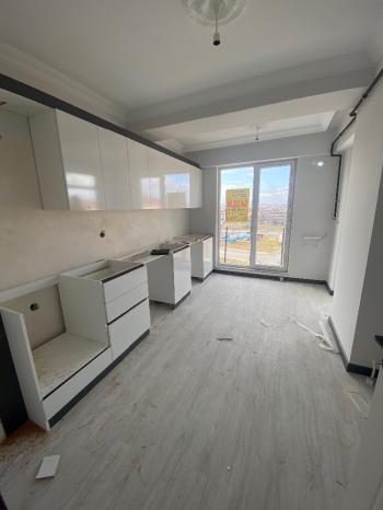 GÜVENAY - ÇORUM GÜLABİBEY EKİN CADDESİ ÜZERİ 2+1 SATILIK DAİRE 