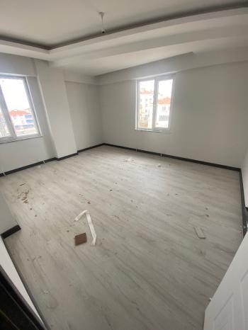 GÜVENAY - ÇORUM GÜLABİBEY EKİN CADDESİ ÜZERİ 2+1 SATILIK DAİRE 