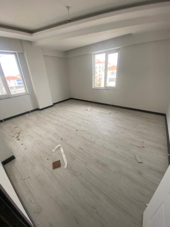 GÜVENAY - ÇORUM GÜLABİBEY EKİN CADDESİ ÜZERİ 2+1 SATILIK DAİRE 