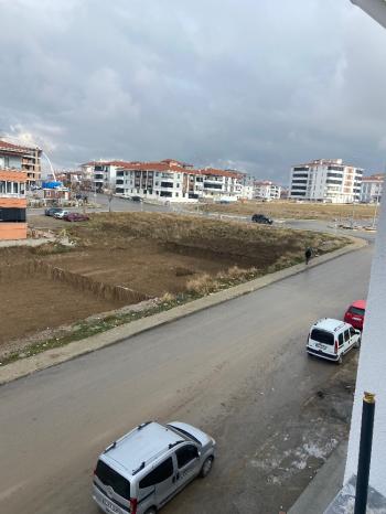 GÜVENAY - ÇORUM GÜLABİBEY EKİN CADDESİ ÜZERİ 2+1 SATILIK DAİRE 
