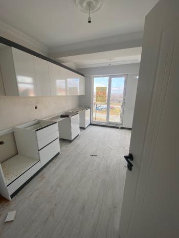 GÜVENAY - ÇORUM GÜLABİBEY EKİN CADDESİ ÜZERİ 2+1 SATILIK DAİRE 