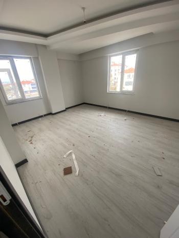 GÜVENAY - ÇORUM GÜLABİBEY EKİN CADDESİ ÜZERİ 2+1 SATILIK DAİRE 
