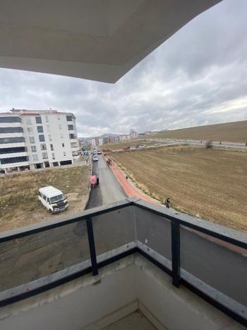 GÜVENAY - ÇORUM KALE  MEVLANA OKULU KARSISI 3+1 SIFIR  SATILIK DAİRE 