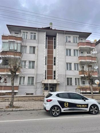 AFYON ÜÇOK EMLAKTAN KANLICA MAH KİRALIK 3+1 TEMİZ BAKIMLI DAİRE