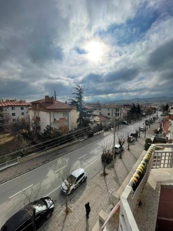 AFYON ÜÇOK EMLAKTAN KANLICA MAH KİRALIK 3+1 TEMİZ BAKIMLI DAİRE
