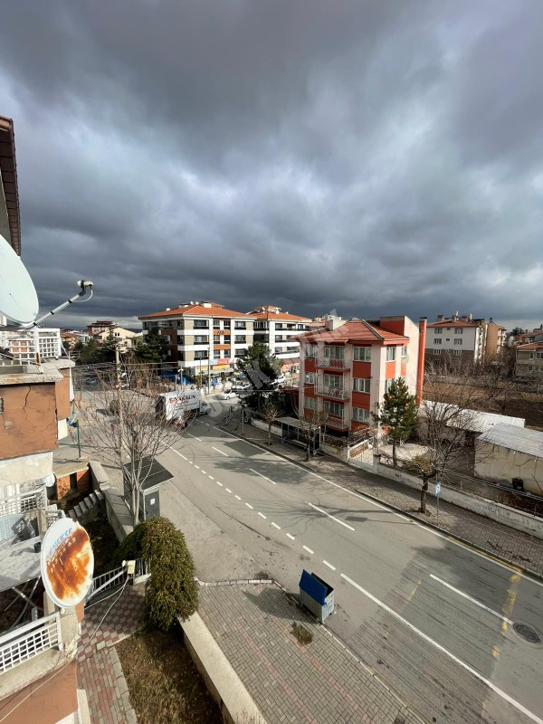 AFYON ÜÇOK EMLAKTAN KANLICA MAH KİRALIK 3+1 TEMİZ BAKIMLI DAİRE