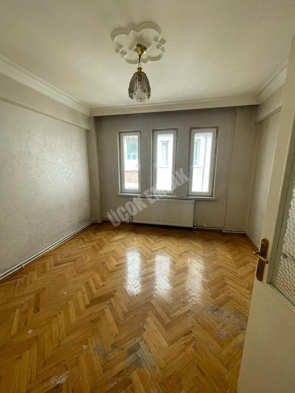 AFYON ÜÇOK EMLAKTAN KANLICA MAH KİRALIK 3+1 TEMİZ BAKIMLI DAİRE