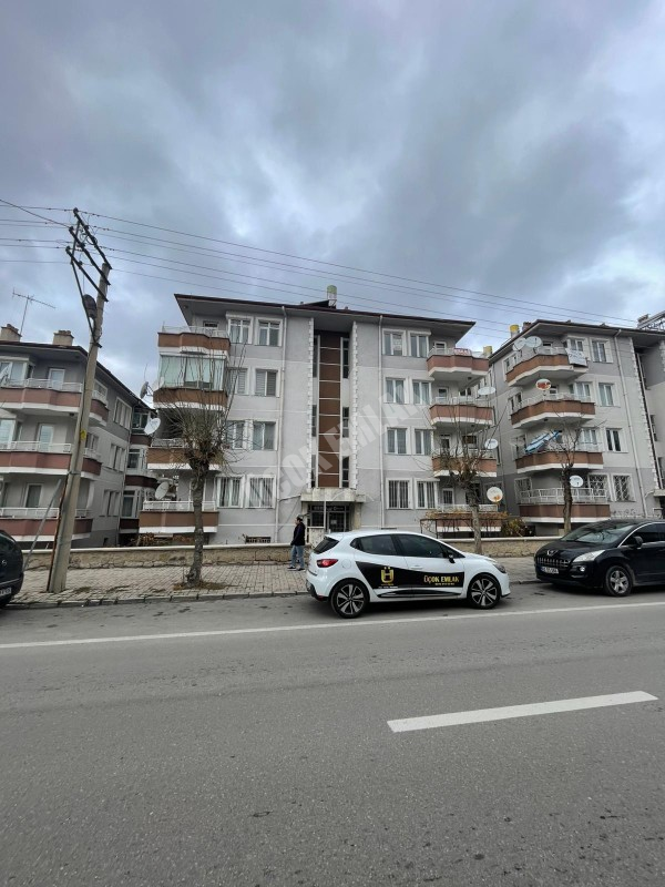 AFYON ÜÇOK EMLAKTAN KANLICA MAH KİRALIK 3+1 TEMİZ BAKIMLI DAİRE