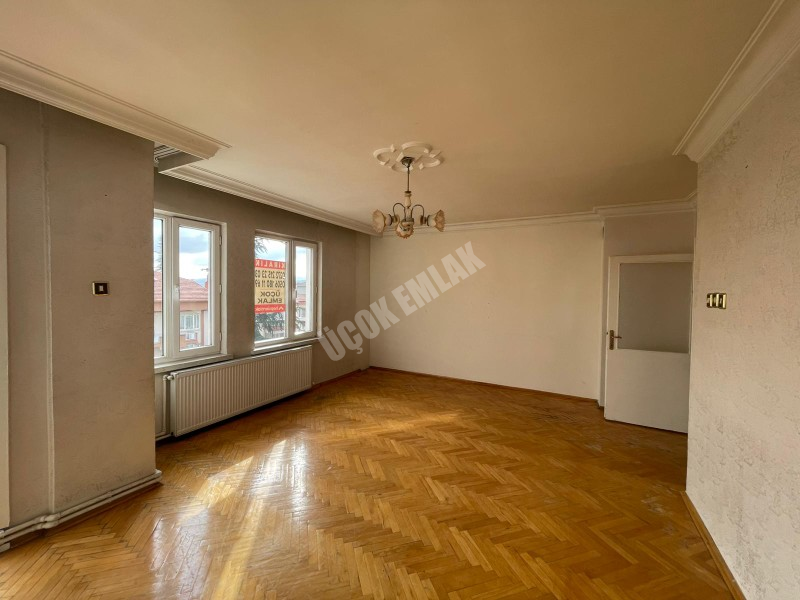 AFYON ÜÇOK EMLAKTAN KANLICA MAH KİRALIK 3+1 TEMİZ BAKIMLI DAİRE