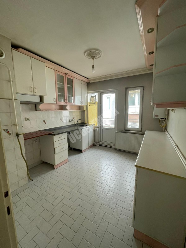 AFYON ÜÇOK EMLAKTAN KANLICA MAH KİRALIK 3+1 TEMİZ BAKIMLI DAİRE