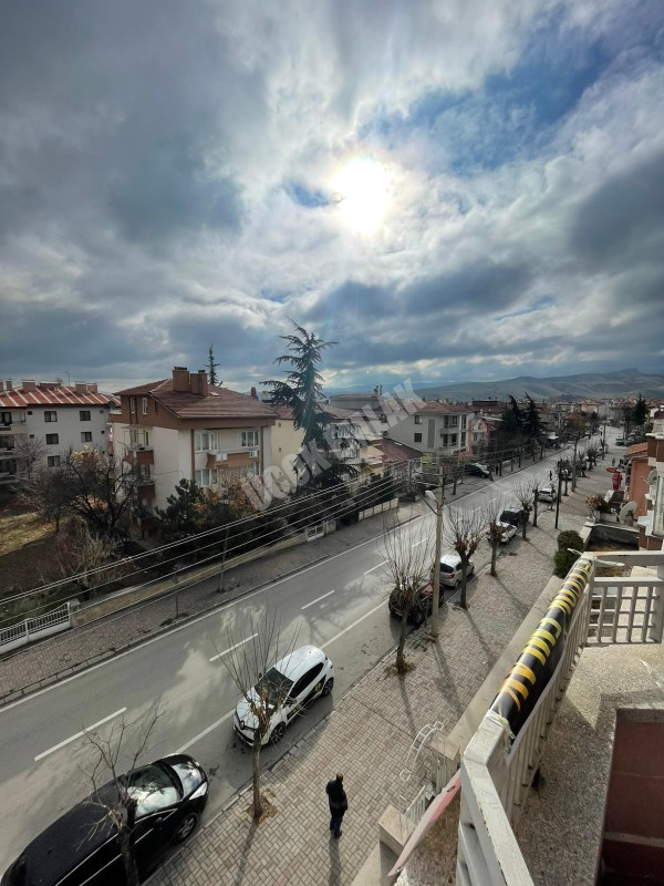 AFYON ÜÇOK EMLAKTAN KANLICA MAH KİRALIK 3+1 TEMİZ BAKIMLI DAİRE