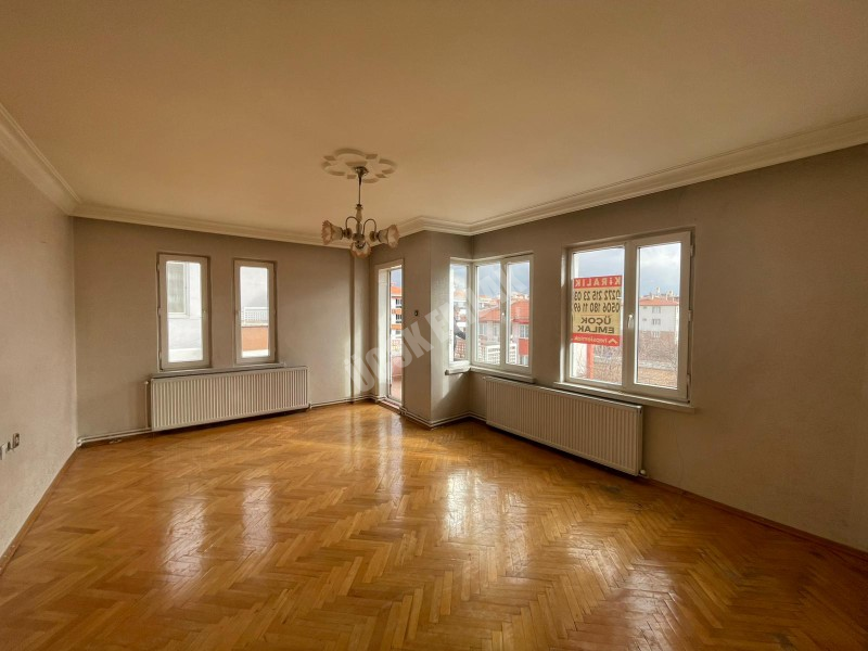 AFYON ÜÇOK EMLAKTAN KANLICA MAH KİRALIK 3+1 TEMİZ BAKIMLI DAİRE