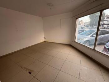 Lefkoşa Küçük Kaymaklı'da 250 m2 Kiralık Dükkan