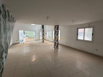 Lefkoşa Küçük Kaymaklı'da 250 m2 Kiralık Dükkan
