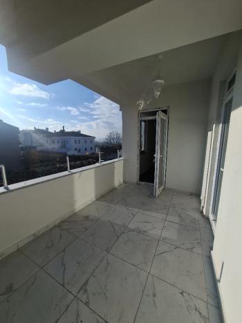 GÜVENAY - ÇORUM MİMARSİNAN 15. CADDESİ ÜZERİ 3+1 DAİRE 