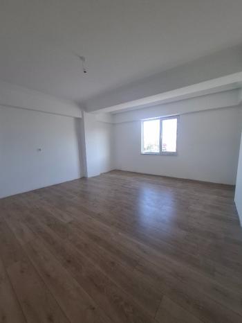 GÜVENAY - ÇORUM MİMARSİNAN 15. CADDESİ ÜZERİ 3+1 DAİRE 