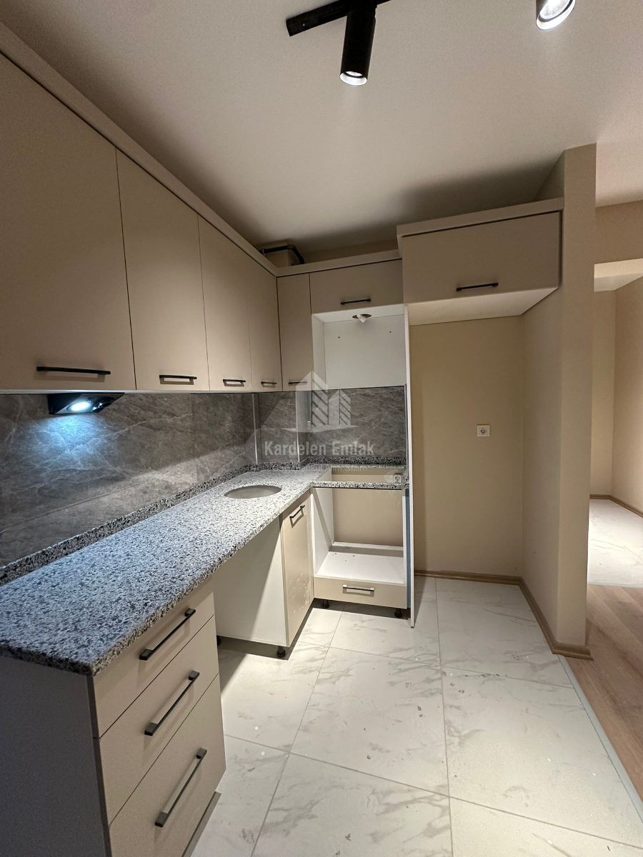 ❄️ÜNİVERSİTE BÖLGESİNDE SATILIK 1+1 DAİRE❄️