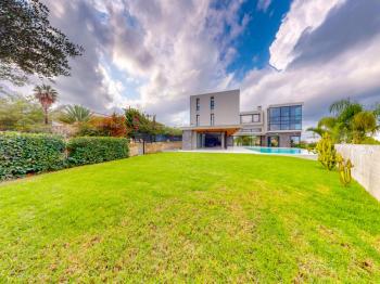 KKTC Girne Zeytinlik'te Satılık Özel Tasarım Türk Koçanlı 5+1 Lüks Villa