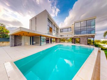KKTC Girne Zeytinlik'te Satılık Özel Tasarım Türk Koçanlı 5+1 Lüks Villa