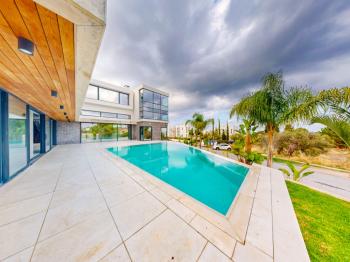 KKTC Girne Zeytinlik'te Satılık Özel Tasarım Türk Koçanlı 5+1 Lüks Villa