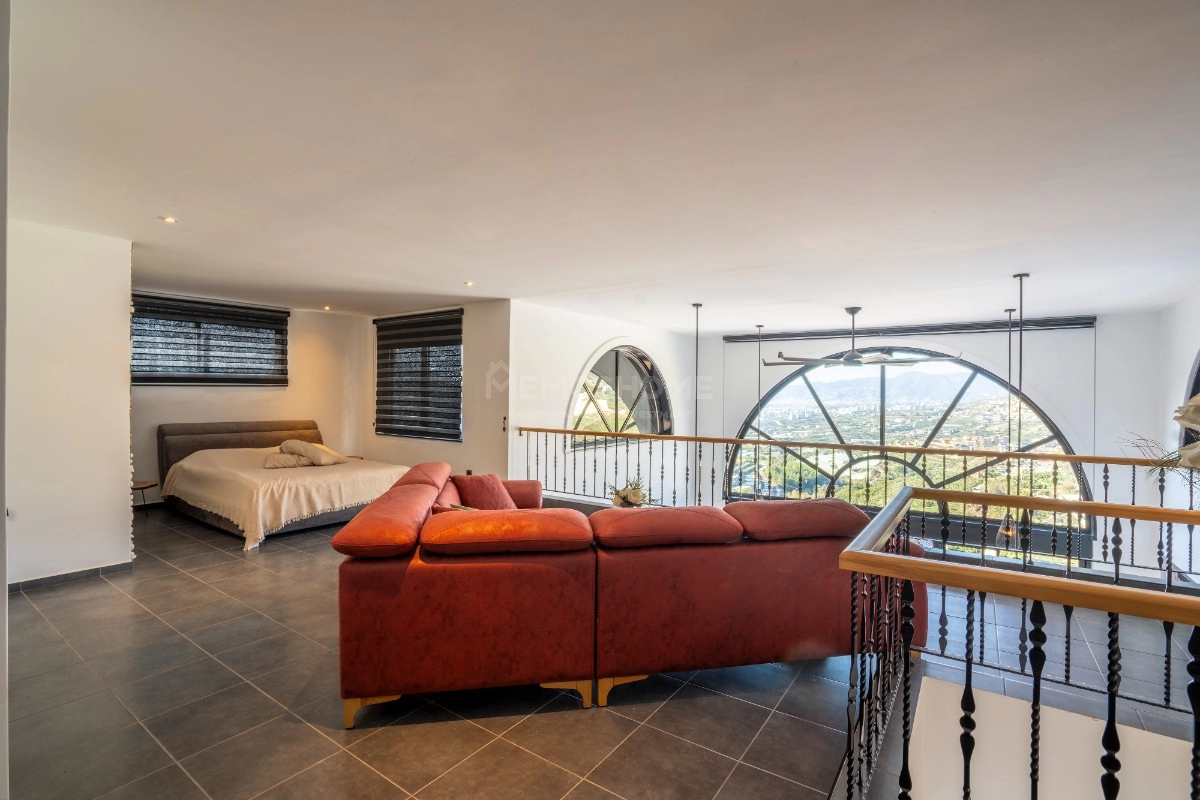 Privat Basseng og Panoramautsikt