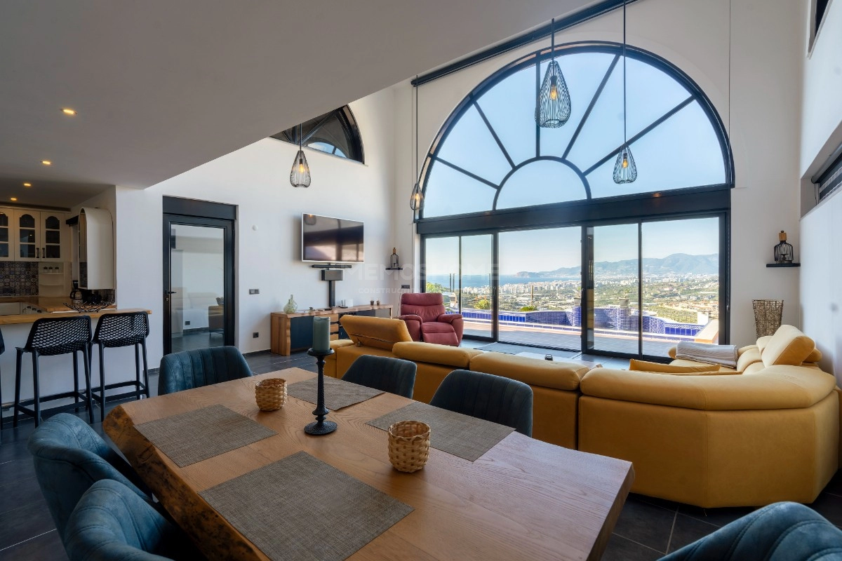 Privat Basseng og Panoramautsikt