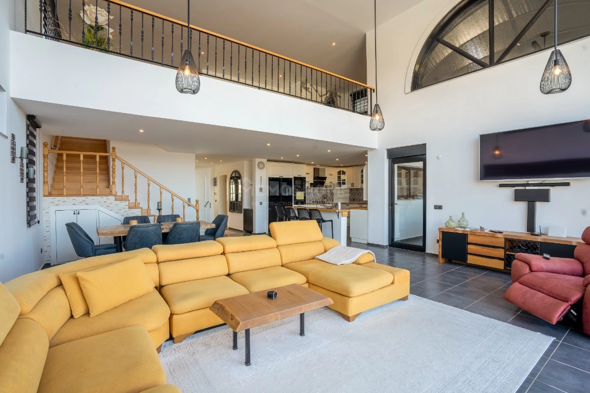 Privat Basseng og Panoramautsikt