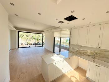 Kıbrıs Girne Alsancak’ta, deniz ve vadi manzaralı 3+1 Villalar