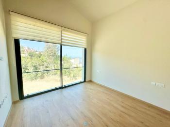 Kıbrıs Girne Alsancak’ta, deniz ve vadi manzaralı 3+1 Villalar