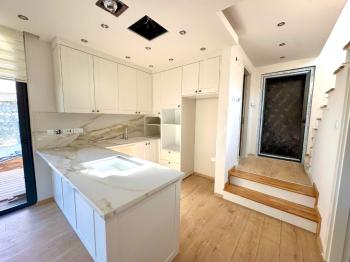 Kıbrıs Girne Alsancak’ta, deniz ve vadi manzaralı 3+1 Villalar