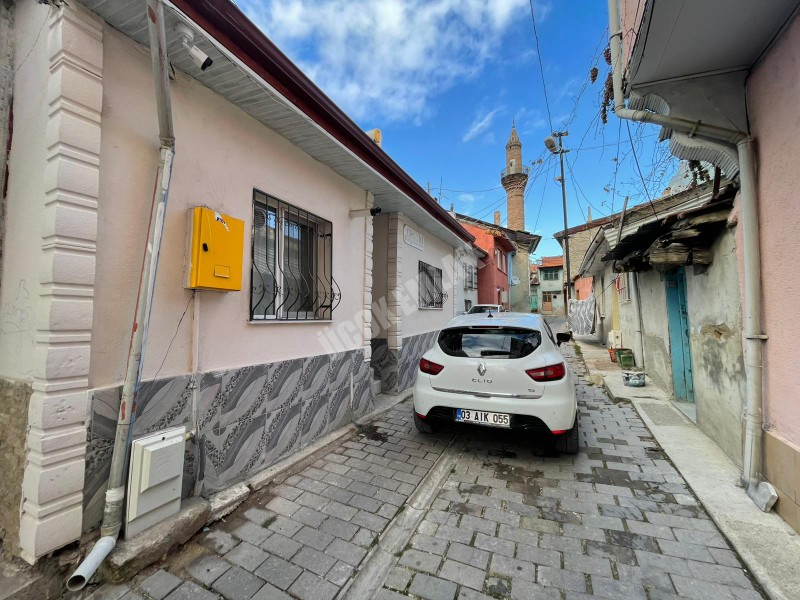 AFYON ÜÇOK EMLAKTAN BURMALI MAH SATILIK 2+1 MÜSTAKİL EV