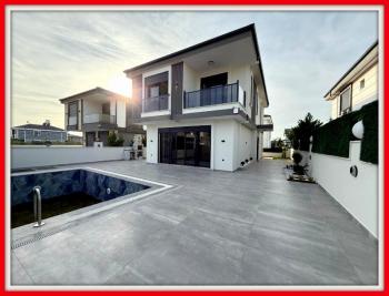 Didim Efeler Mahallesinde Satılık 4+1 Sıfır Villa