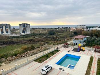 Alanya Demirtaš – na prodaju 2+1 stan sa odvojenom kuhinjom, 200 metara do mora, pogled na more