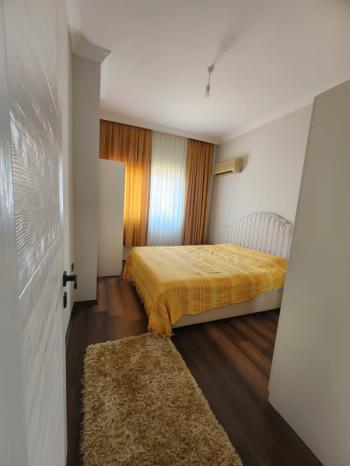 Alanya Demirtaš – na prodaju 2+1 stan sa odvojenom kuhinjom, 200 metara do mora, pogled na more