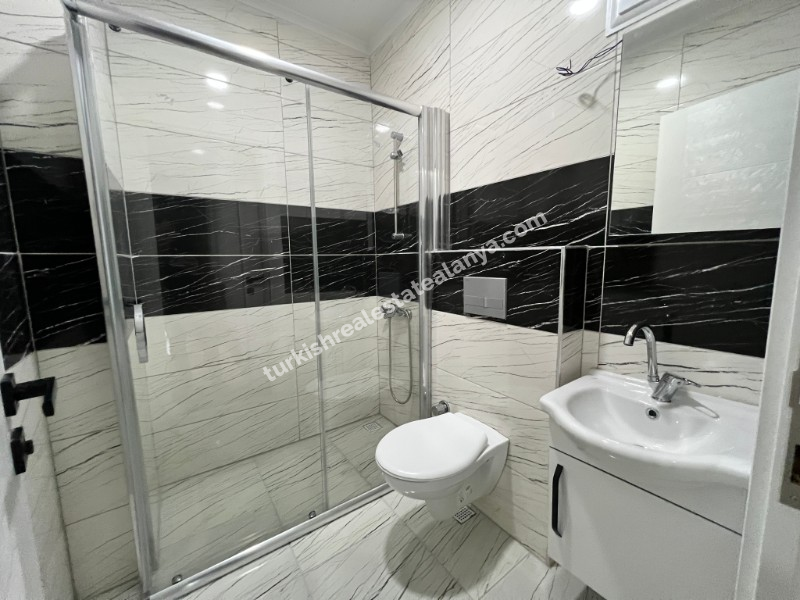 Alanya Demirtaš – na prodaju 2+1 stan sa odvojenom kuhinjom, 200 metara do mora, pogled na more